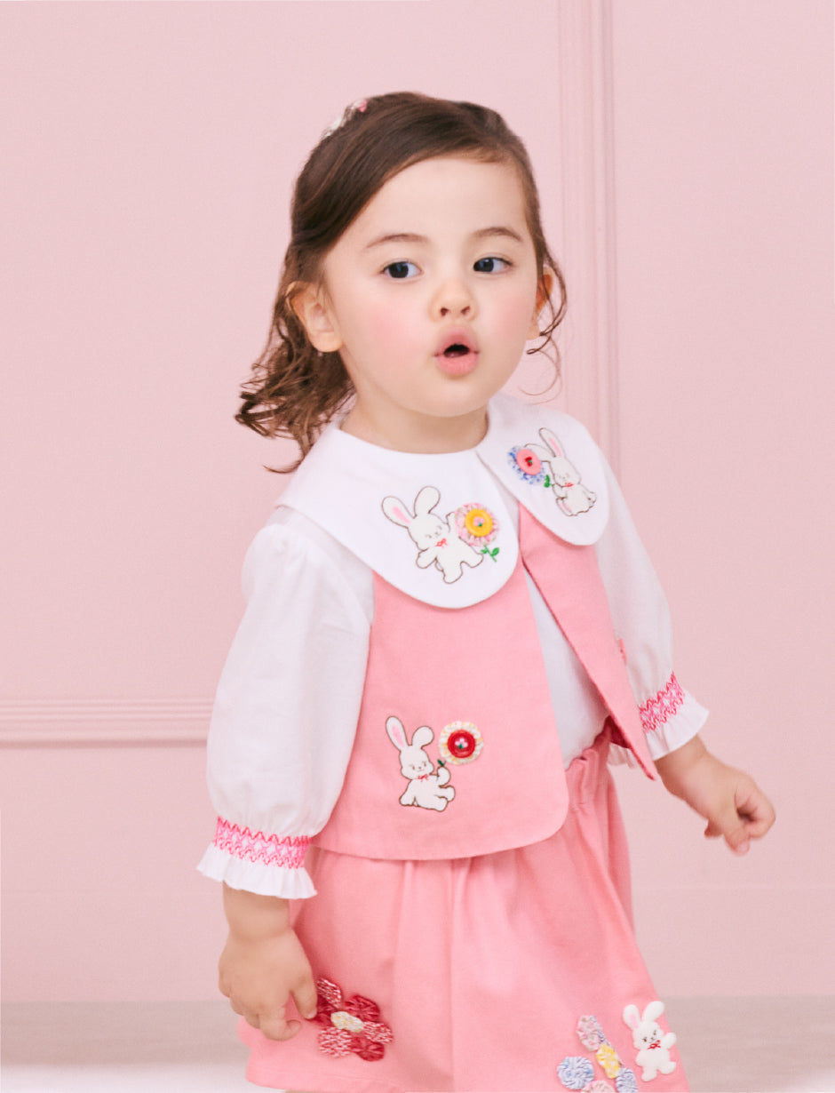 2026年春夏チエコサクの服を着たモデル